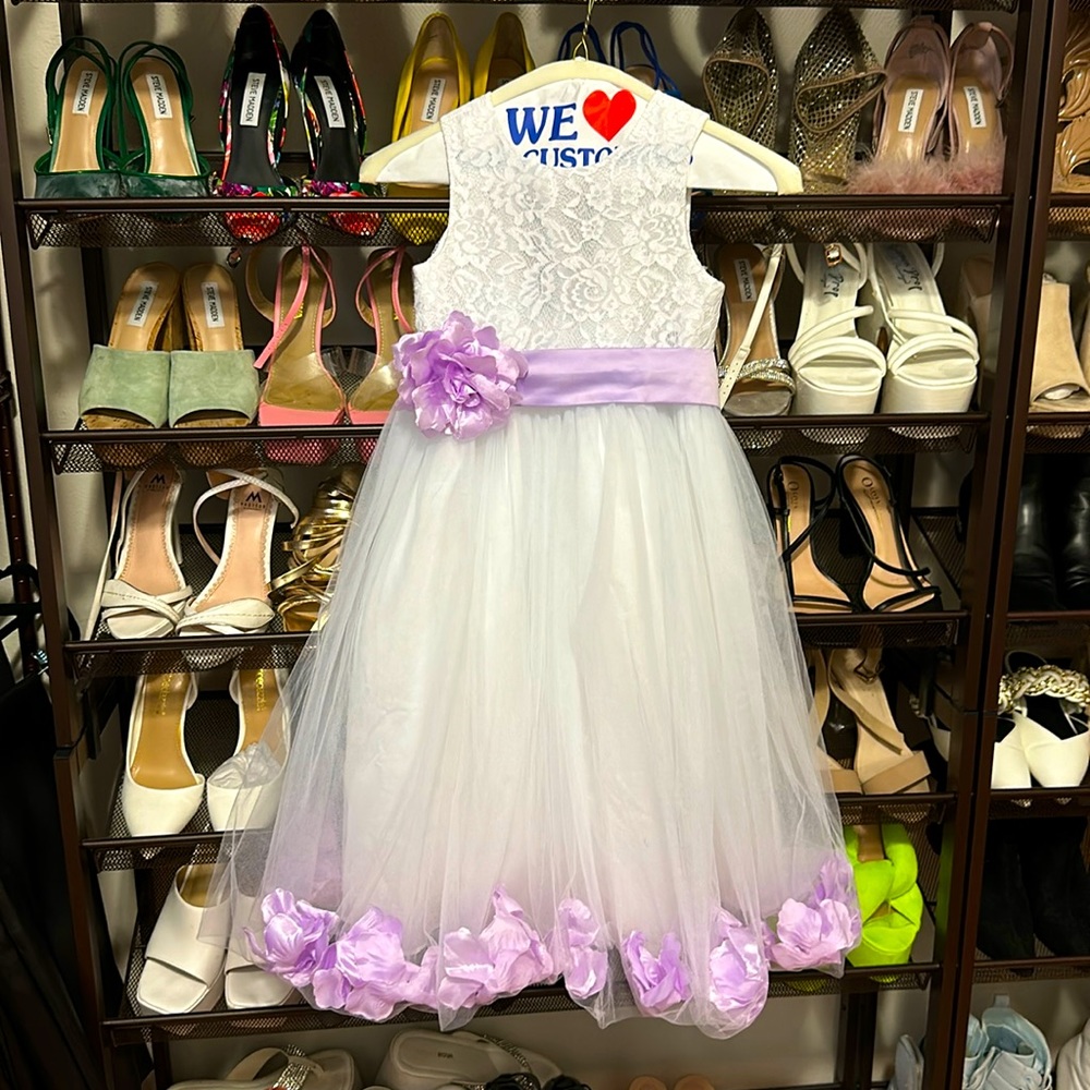 Heart cut-out Lilac flower girl dress 💜🤍💐✨